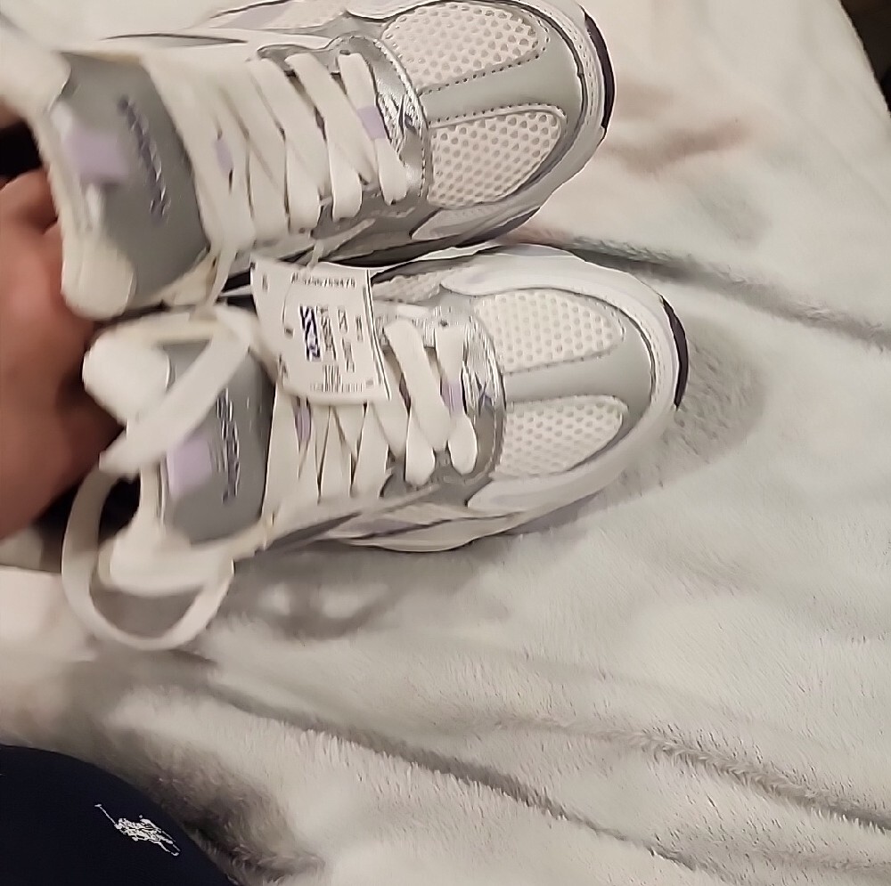 Women’s White and Silver CHARGE Athletic Sneakers - Brand REEBOK - Chunky Sz 8 - Picture 4 of 6